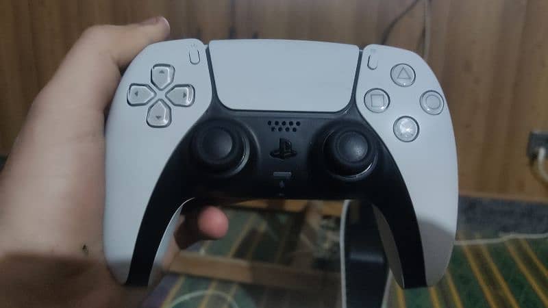 ps5 only 2 weeks used with two new controllers 3