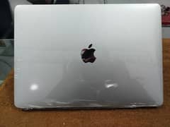 MacBook Pro 2016 core i7 16gb ram 512ssd touch bar