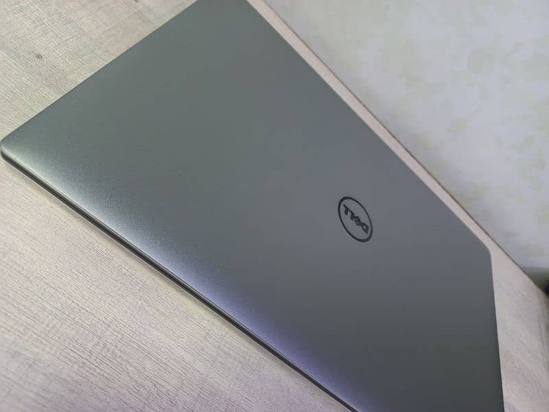 Dell XPS 15 9550 (Touch) 1