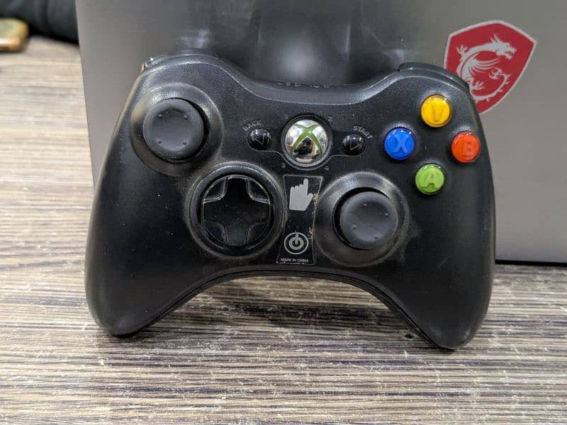 Xbox 360 with 2 original controller 2