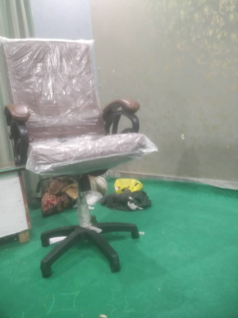 Vip Office Chair Revolving AlMost New 2