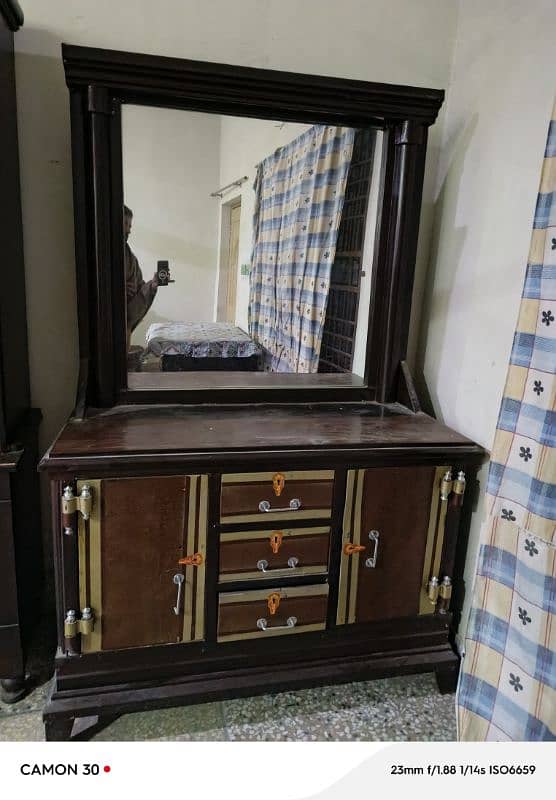 Make-up room dressing table 1