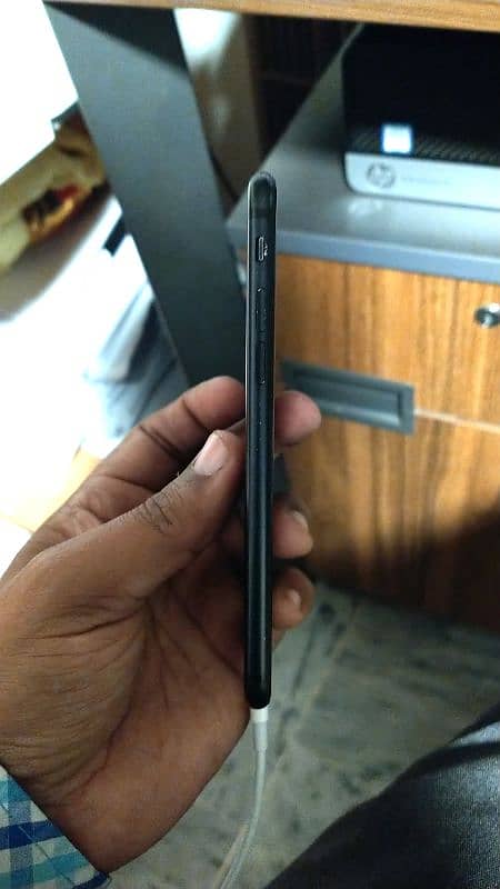 Iphone 7 128GB official PTA Approved 4