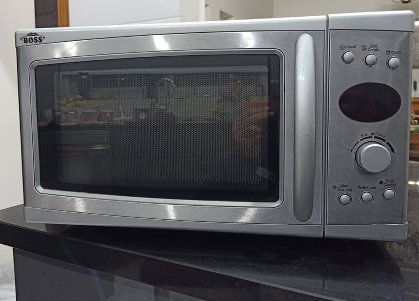 100% working / non repaired Microwave in perfect condition 0