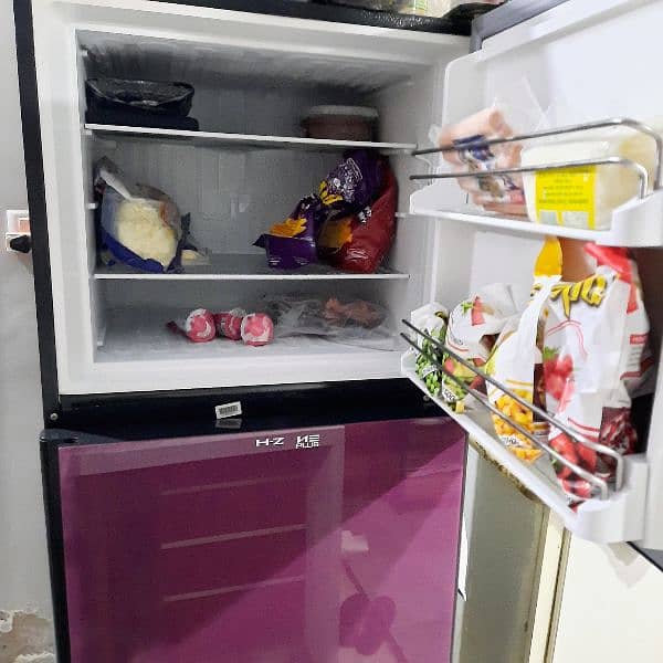 Selling Dawlance Refrigerator 4