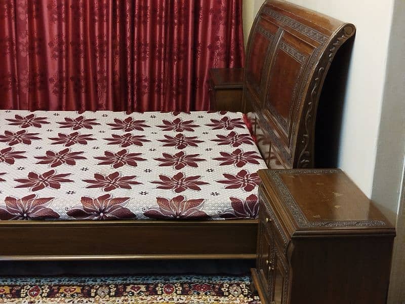 Bed Set Wooden 2