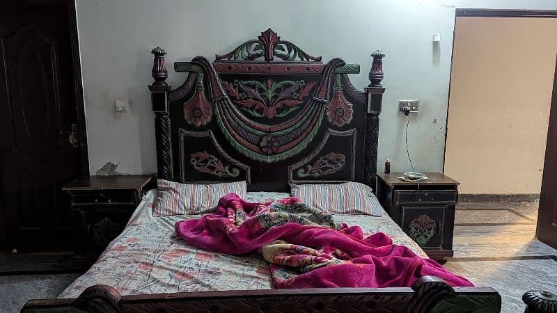 king size bed in good condition 0