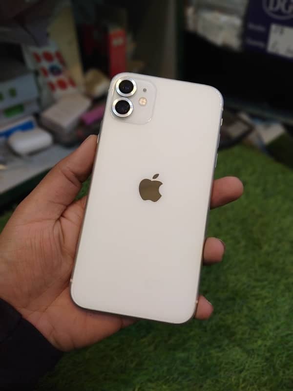 iPhone 11 with Box 128Gb Factory unlock 0