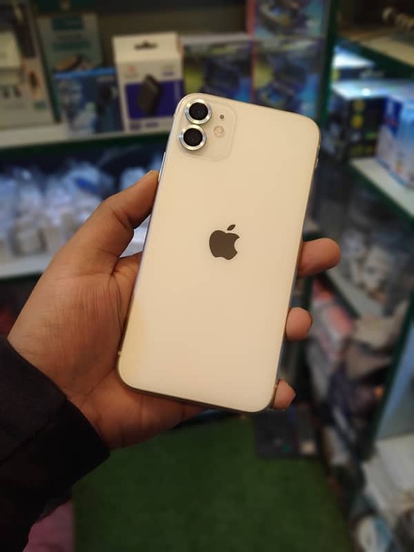 iPhone 11 with Box 128Gb Factory unlock 1