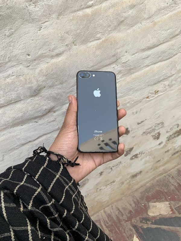 iphone 8+ 64gb pta penal chng 5