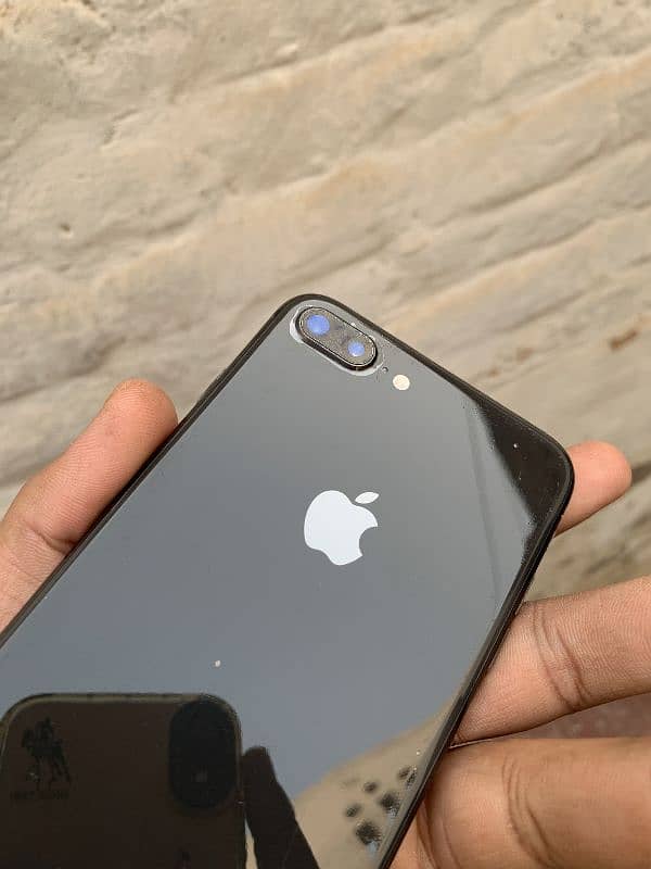 iphone 8+ 64gb pta penal chng 6