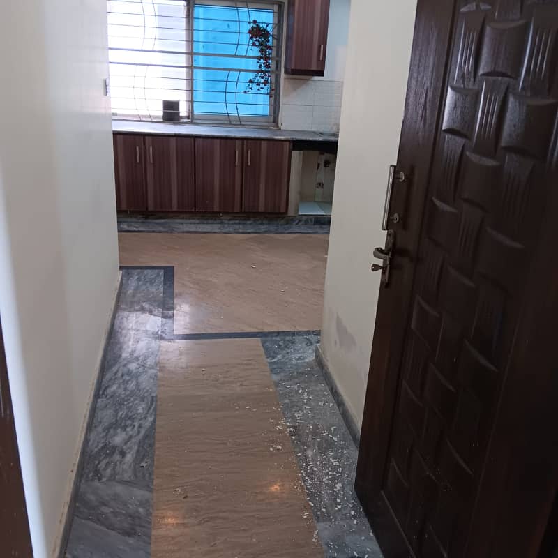 GOOD LOCATION 1 KANAL 1ST FLOOR AVAILABLE FOR RENT IN WAPDA TOWN - BLOCK H3 9