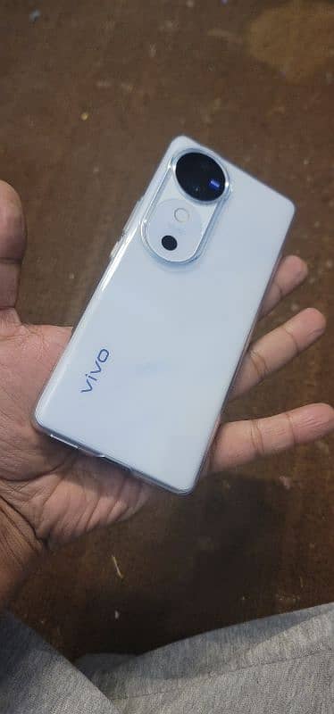 vivo v40 brnnd new 1