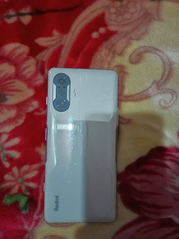 I am selling my mobile Redmi K40 12/256 1