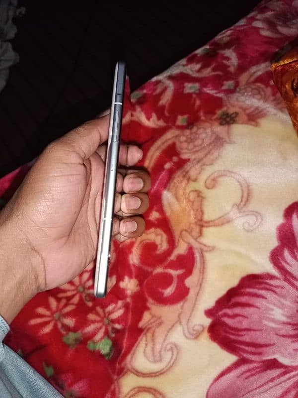 I am selling my mobile Redmi K40 12/256 3