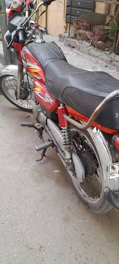 Road Prince 70 CC/ My WhatsApp number 03025332959