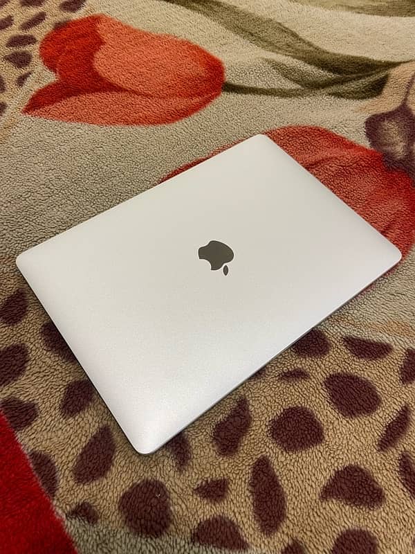 MacBook Pro 2017 neat condition negotiable 0