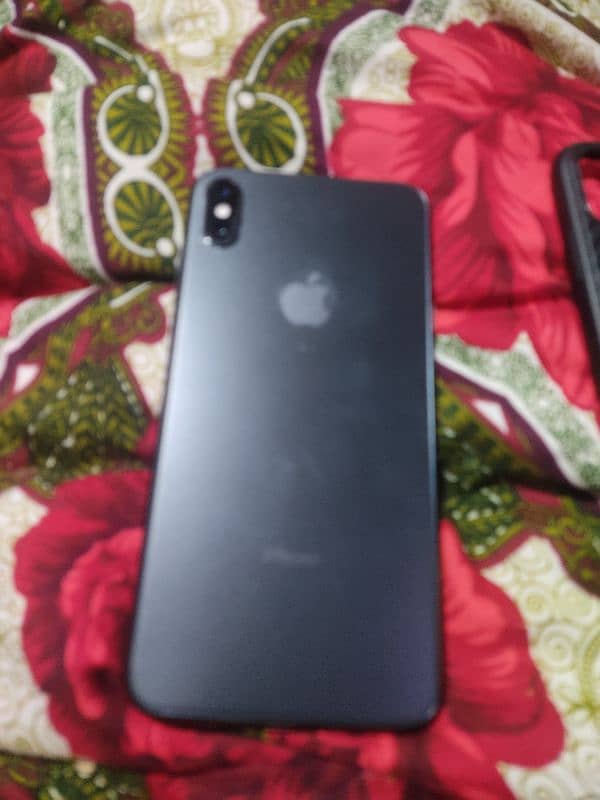 I phone xs maxs 64 gb non pta factory unlock 1