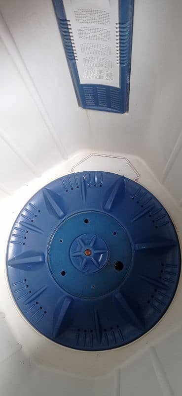 Washing Machine in Good Condition For Sale 2