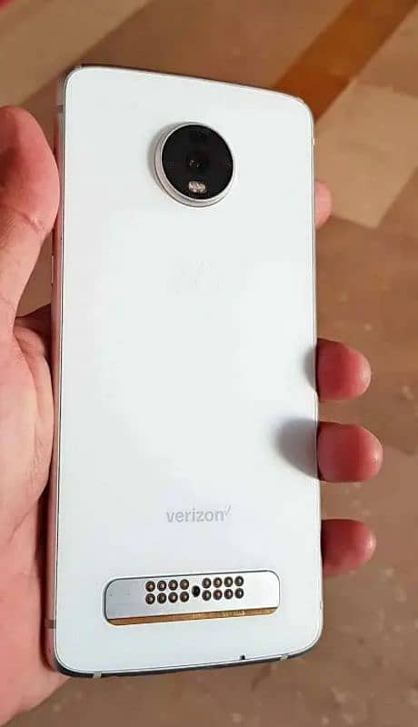 moto z4 128GB under display finger print outclass camera 0