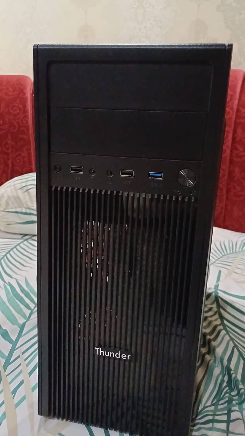 Gaming PC + accessories for sale (mouse, keyboard, screen) 8