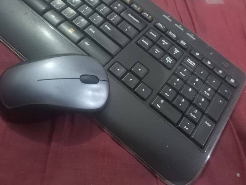 Logitech wireless keyboard and mouse 4