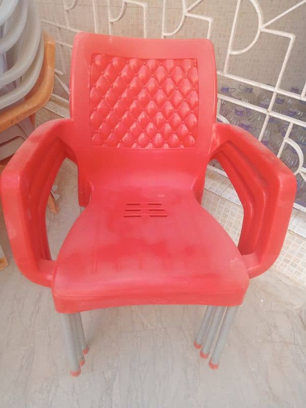 chair se saaf stri condition mein ISI bhai ko chahie abbasi  me ha 4