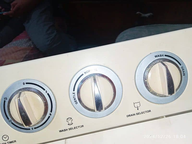 kenwood homege washing machine twin tub model no:HWM-1020SA 2