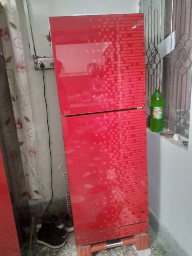 GLASS FRIDGE RFFRIGERATOR MINT CONDITION 1