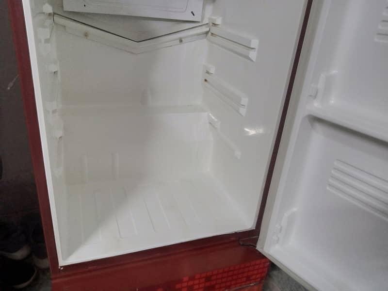 GLASS FRIDGE RFFRIGERATOR MINT CONDITION 4