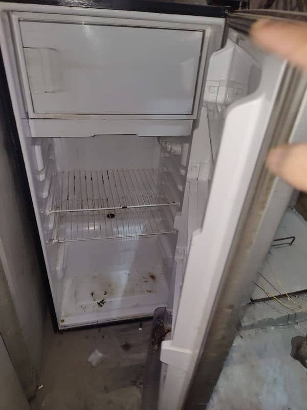 Dawlance mini fridge 6cf aone condition 1