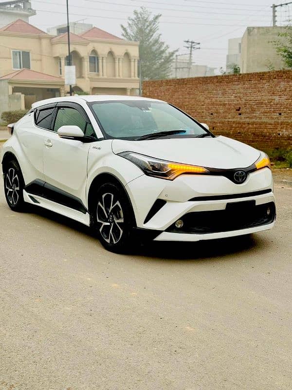 Toyota C-HR 2017 1