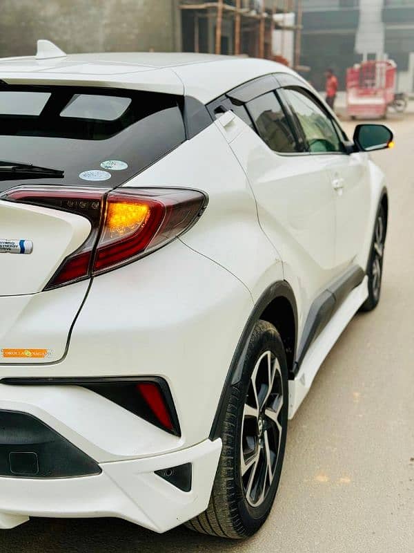 Toyota C-HR 2017 4