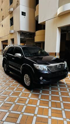 Toyota Fortuner V 2014 Top of the line