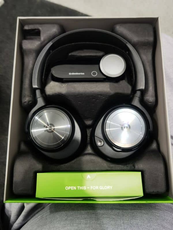 SteelSeries Nova Pro Wireless Headphones 1