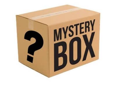 Garments mystery box / containing items from 1 to 10 or 15 items