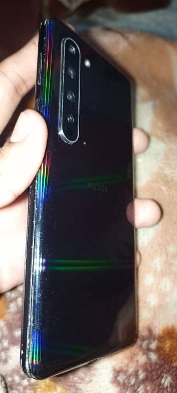 Aquos R5 3