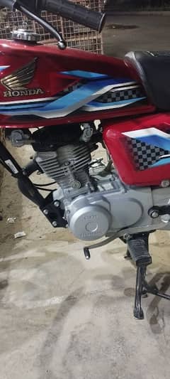 honda 125 2024 model 5000 Kms driven 6 month use new bike