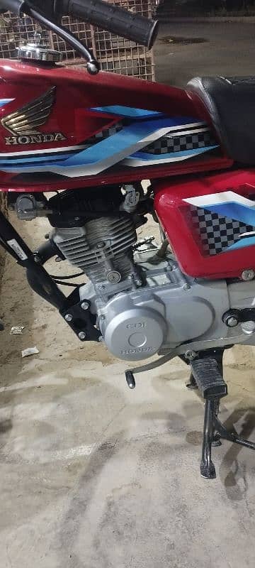 honda 125 2024 model 5000 Kms driven 6 month use new bike 0