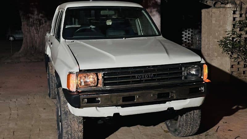 Toyota Hilux double-cab 1988 1