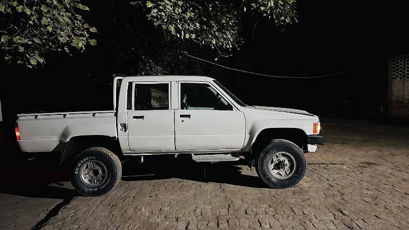 Toyota Hilux double-cab 1988 2