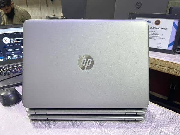 HP EliteBook 820 G4 i5 7th Gen 1