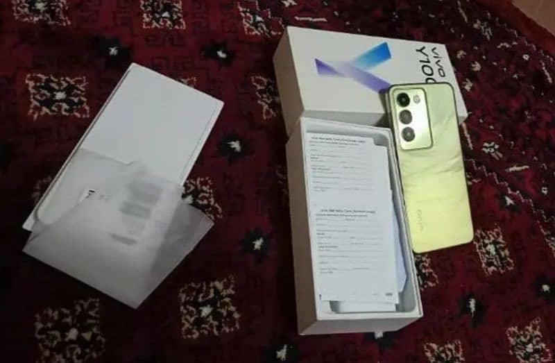 vivo Y100 10 by 10 condition  8+8RAM 256ROM GB urgent sale 0