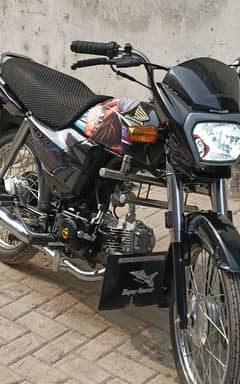 HONDA CD 70 DREAM (VERY new Condition)