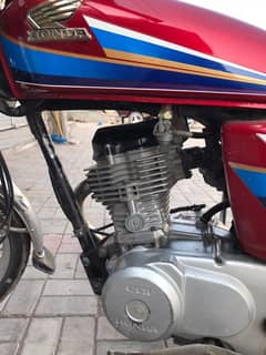 Honda CG 125 for sale in good condition with genuine tanki tapay. . . .