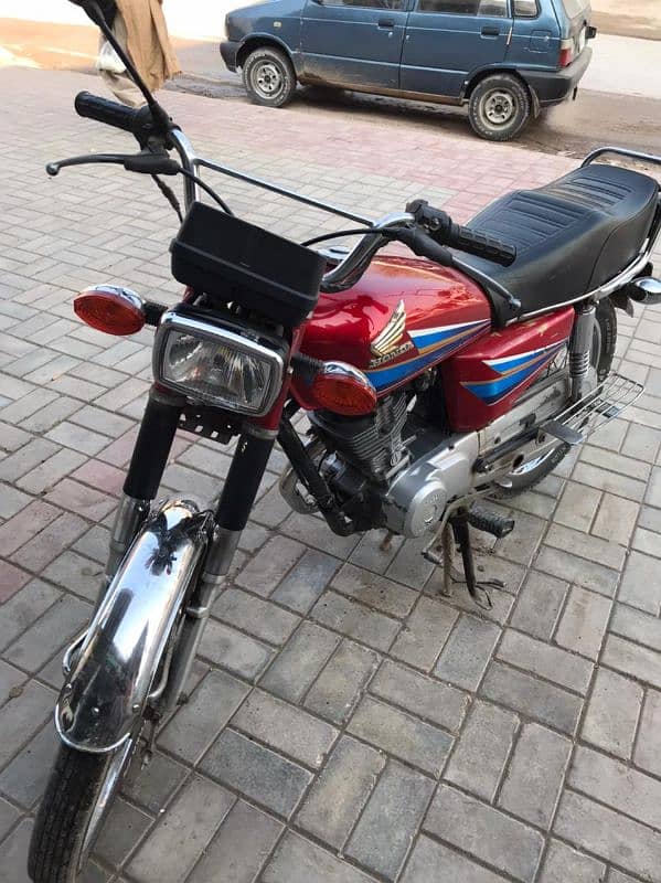 Honda CG 125 for sale in good condition with genuine tanki tapay. . 2