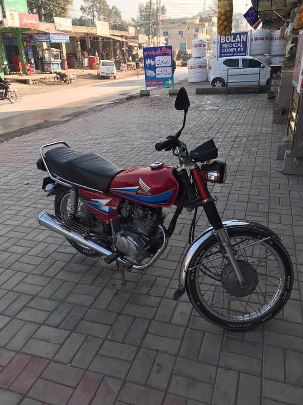 Honda CG 125 for sale in good condition with genuine tanki tapay. . 4