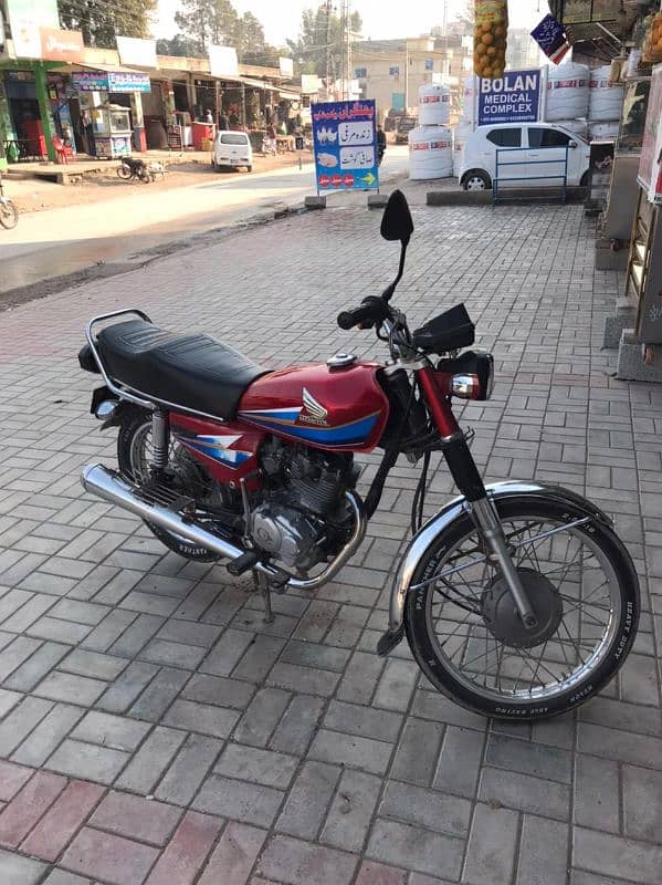 Honda CG 125 for sale in good condition with genuine tanki tapay. . 5