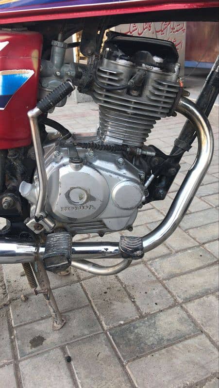 Honda CG 125 for sale in good condition with genuine tanki tapay. . 6