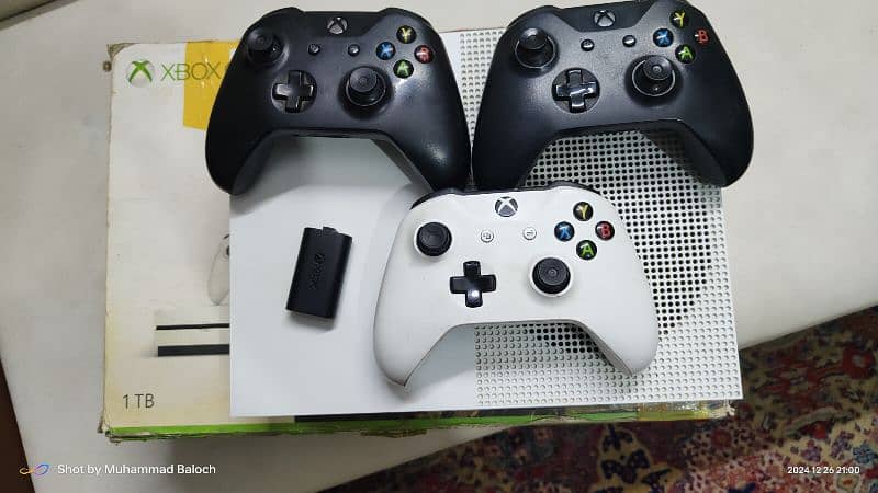 Xbox One S 1 TB (Special Edition) with two controllers 1